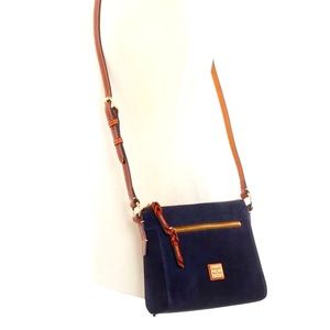 💙🕺🏿 Navy Blue Suede Dooney & Bourke crossbody/shoulder bag🕺🏿💙
